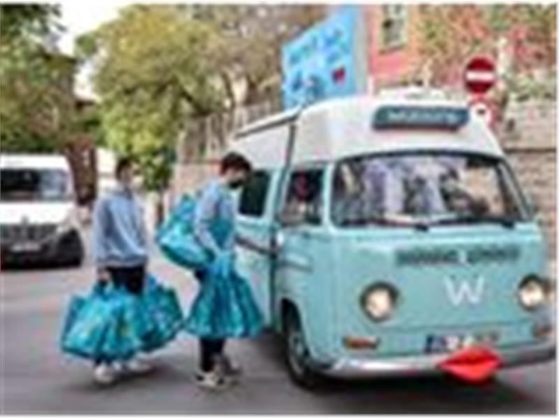 Watsons’ın Renkli Dünyası WBus Watsons Minibüsü ile Üniversitelilerin Yanında!